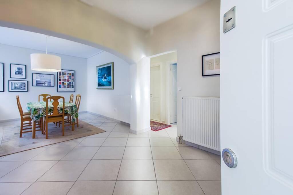 Spacious Apartment In Glyfada Close To The Sea Атина Екстериор снимка