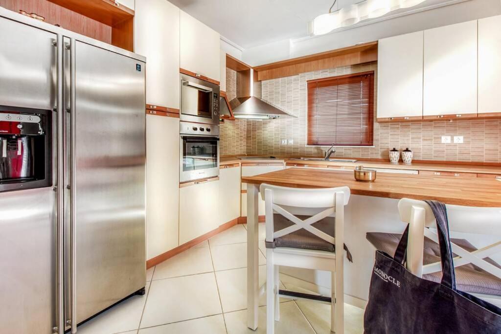 Spacious Apartment In Glyfada Close To The Sea Атина Екстериор снимка